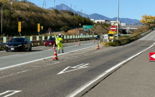 設置パトロール 中央自動車道上り線走行車線規制（大月営業所）