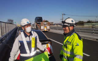 安全課パトロール 小田原厚木道路上り線走行車線規制（平塚営業所）