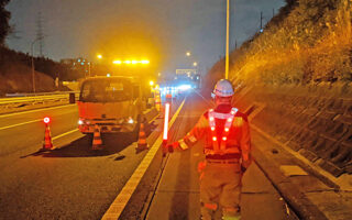 安全パトロール 第三京浜道路下り線走行車線規制（港北営業所）