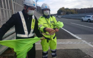 安全課パトロール 東名高速道路上り線路肩規制（厚木営業所）
