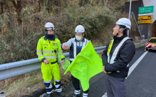 安全課パトロール 中央自動車道下り線走行車線規制（大月営業所）