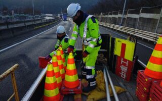 設置パトロール 中央自動車道下り線走行車線規制（飯田営業所）