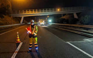 営業所パトロール 第三京浜道路下り線右2車線規制（港北営業所）