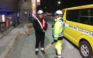 営業所パトロール 阪神高速　32号線上り線走行車線規制（神戸西営業所）