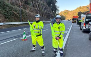 営業所パトロール 東名高速道路下り線追越車線規制（静岡営業所）