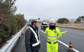 安全パトロール　東名高速道路下り線路肩規制（名古屋営業所）