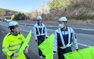撤去パトロール 東富士五湖道路上り線登坂車線規制（大月営業所）