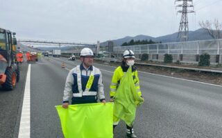 営業所パトロール 東名高速道路上り線走行車線規制（御殿場営業所）