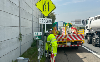 設置パトロール 関越自動車道下り線走行車線規制（所沢営業所）