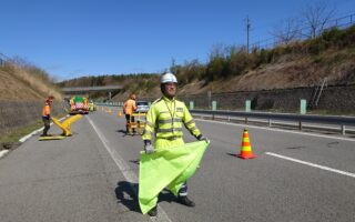 設置パトロール　中央自動車道下り線走行車線規制（松本営業所）