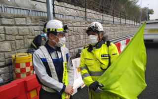 安全パトロール 東名高速道路上り線付加車線規制（横浜町田営業所）