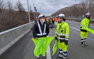 営業所パトロール 道央自動車道上り線走行車線規制（江別営業所）