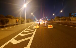 安全パトロール 中央自動車道上り線走行車線規制（八王子多摩営業所）