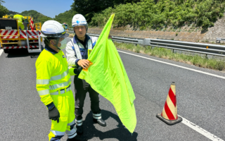 設置パトロール 上信越自動車道下り線走行車線規制（太田桐生営業所）