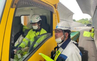 安全パトロール 新東名高速道路上り線走行車線規制（御殿場営業所）