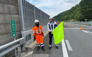 安全パトロール 中央自動車道上り線走行車線規制（松本営業所）