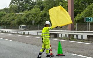 設置パトロール 中央自動車道上り線走行車線規制（甲府営業所）