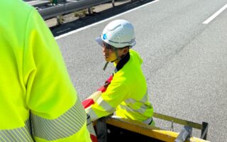 設置パトロール 中央自動車道下り線左2車線規制（甲府営業所）