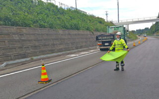 安全パトロール 中央自動車下り線追越車線規制（飯田営業所）