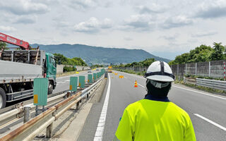 安全パトロール 中央自動車道下り線追越車線規制（松本営業所）