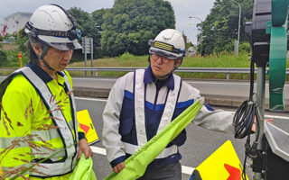 安全パトロール 関越自動車道下り線ランプ規制（所沢営業所）