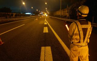 設置パトロール 中央自動車道上り線追越車線規制（八王子多摩営業所）