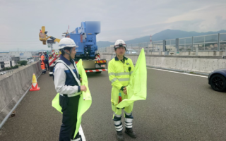 営業所パトロール 新東名高速道路下り線走行車線規制（厚木営業所）