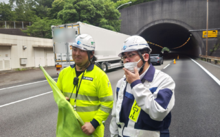 設置パトロール 東名高速道路上り線追越車線規制（御殿場営業所）