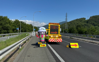 設置パトロール 上信越自動車道下り線走行車線規制（松本営業所）