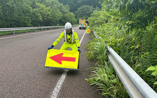 設置パトロール 東海北陸自動車道上り線追越車線規制（岐阜営業所）