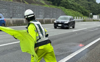 撤去パトロール 中央自動車道上り線走行車線規制（大月営業所）