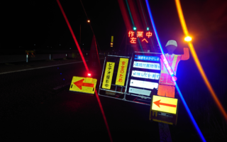 安全パトロール 中央自動車道下り線追越車線規制（八王子多摩営業所）
