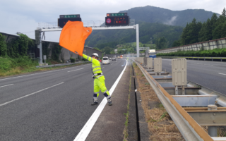 設置パトロール 中央自動車道下り線右ルート閉鎖（大月営業所）