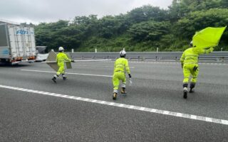 設置パトロール 新東名高速道路上り線走行車線規制（御殿場営業所）