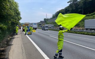 安全課パトロール 関越自動車道上り線走行車線規制（所沢営業所）