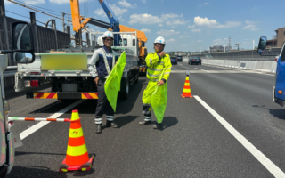 営業本部パトロール 東名高速道路上り線走行車線規制（営業本部）