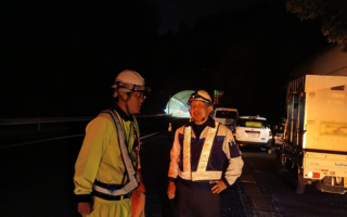 設置パトロール 横浜横須賀道路下り線追越車線規制(横浜町田営業所)