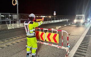 設置パトロール 中部横断道片側交互通行規制（甲府営業所）