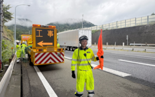 所長パトロール 中央自動車道下り線追越車線規制（大月営業所）