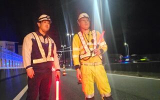 クロスパトロール 阪神高速道路4号湾岸線下り線走行車線規制（西宮営業所）