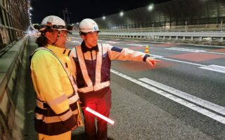 安全パトロール 東名高速道路上り線車線規制（厚木営業所）