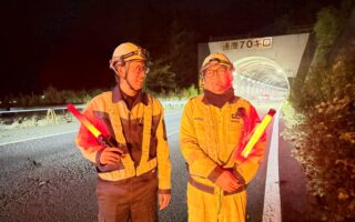 安全部パトロール 中央自動車道下り線追越車線規制（大月営業所）