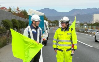 安全部パトロール 中央自動車道下り線走行車線規制（甲府営業所）