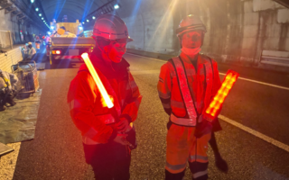 営業所パトロール 首都圏中央連絡道外回り走行車線規制（八王子維持営業所）