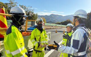 安全部パトロール 長野自動車道下り線車線規制（長野営業所）