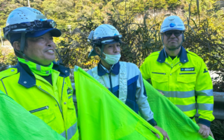 安全パトロール 中央自動車道下り線追越車線規制（飯田営業所）