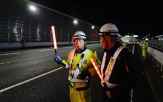 安全部パトロール 東名高速道路下り線追越車線規制（厚木営業所）