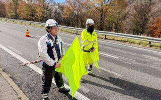 設置パトロール 中央自動車道下り線走行車線規制（松本営業所）