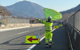 安全部パトロール 中央自動車道富士吉田線下り線走行車線規制（大月営業所）