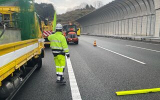 安全パトロール　新東名高速道路下り線走行車線規制（御殿場営業所）